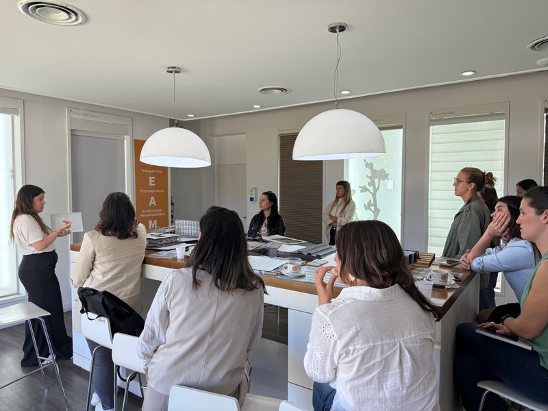 Diseñando con luz: encuentro en Hunter Douglas junto a profesionales