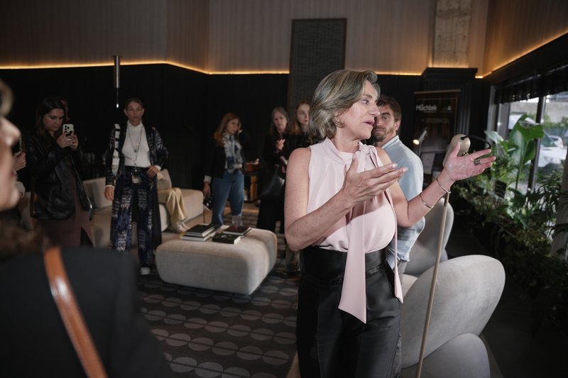 Diseño de Vanguardia y Conexiones Exclusivas: La experiencia Muchtek de Casa FOA