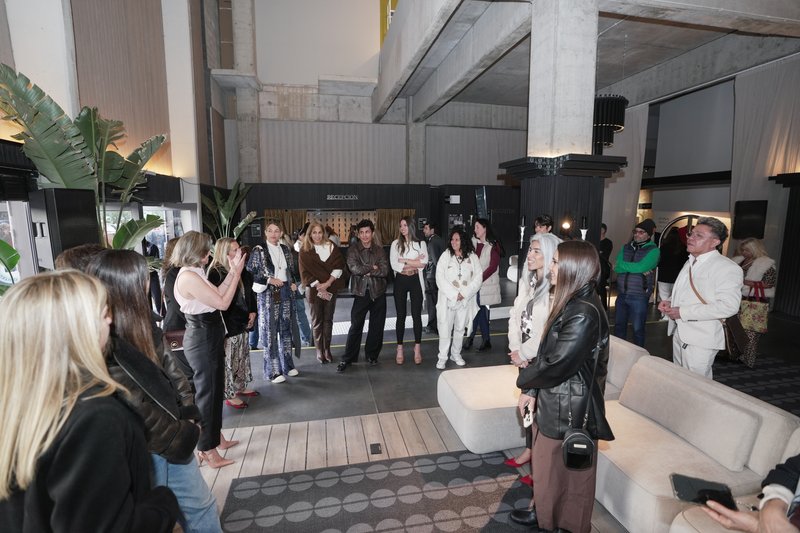 Diseño de Vanguardia y Conexiones Exclusivas: La experiencia Muchtek de Casa FOA