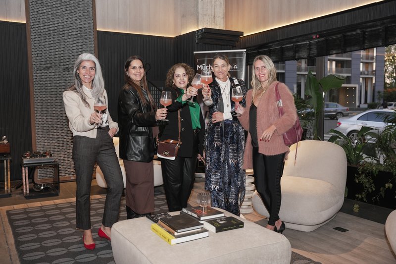 Diseño de Vanguardia y Conexiones Exclusivas: La experiencia Muchtek de Casa FOA