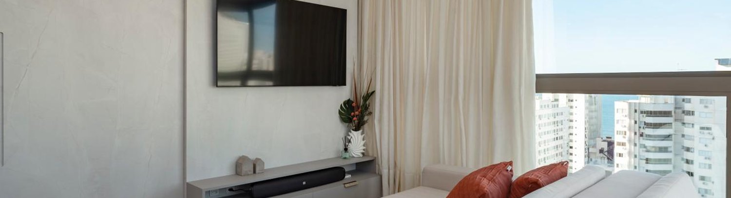 Apartamento 2401: Luxo e sofisticação redefinidos em um living