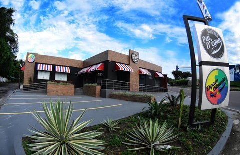 Reforma completa: Barbearia renovada com modernidade e estilo