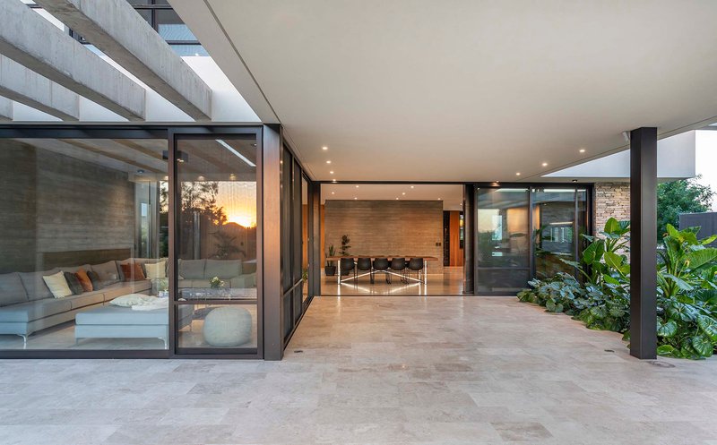 Diseño sin límites: las múltiples caras del aluminio en la vivienda