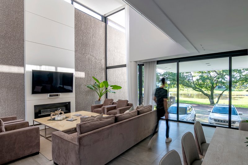 Diseño sin límites: las múltiples caras del aluminio en la vivienda