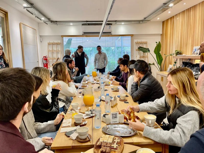 Un desayuno que además de rico café, propone jugosas novedades para tu estudio!
