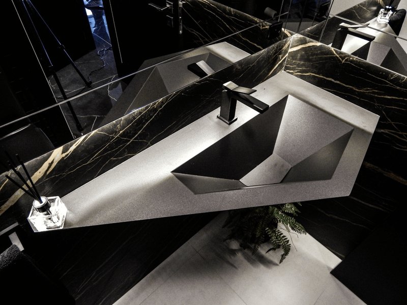 Elegância e sofisticação em um projeto empresarial de 350m²