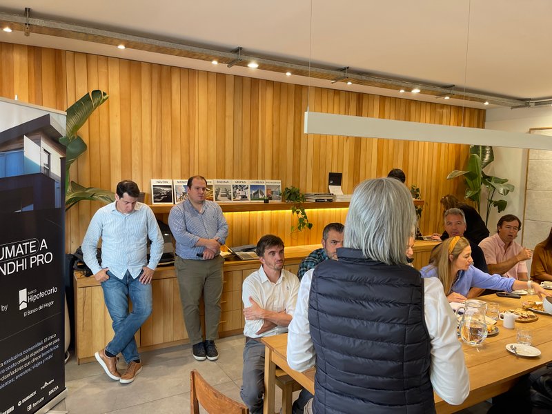 Un Encuentro enriquecedor: Desayuno de capacitación con ILVA Porcellanatos