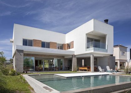 Casa moderna con piscina y patio, estilo contemporáneo — proyecto Casa MA, por Estudio GR, en City Bell