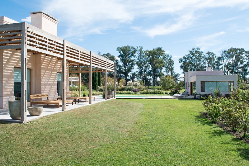 Casas con galería: el espacio más argentino, en 12 obras