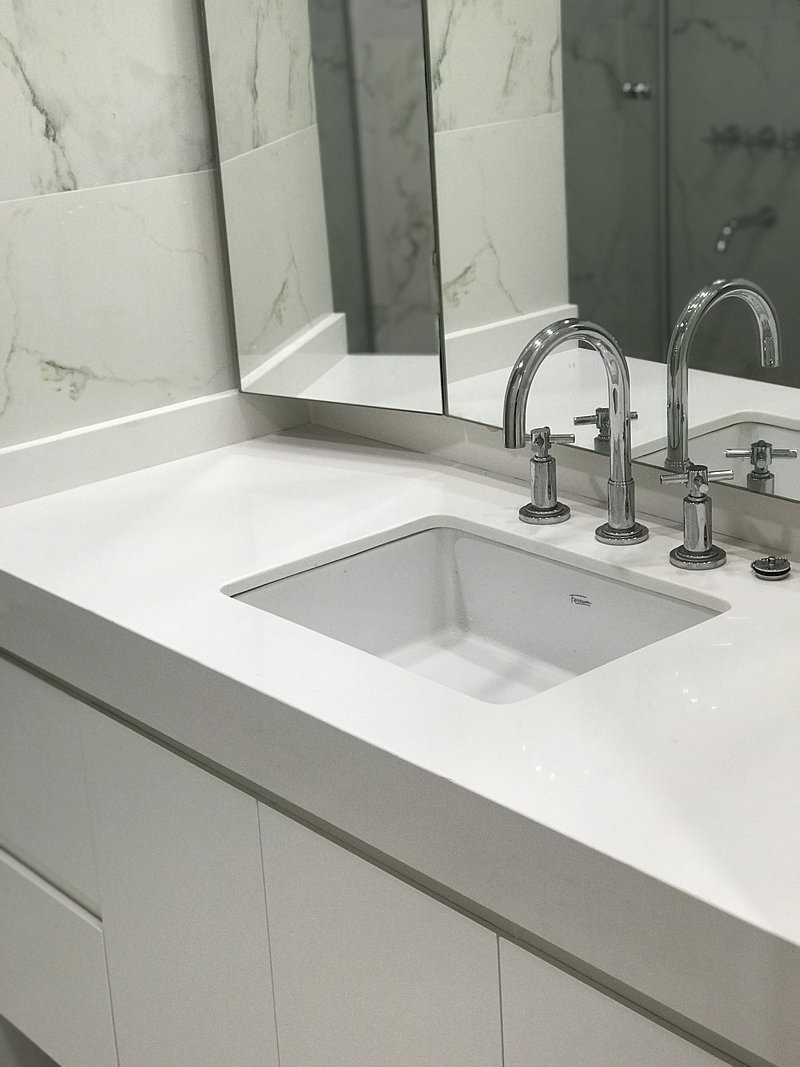 Baños modernos: qué los define, qué materiales usan y cómo lograr uno sin reformar todo