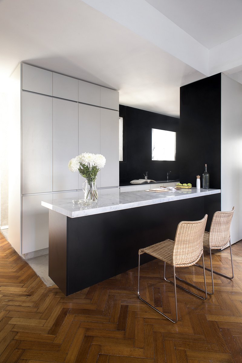 Muebles de cocina: melamina, laqueado o madera, y qué define que duren
