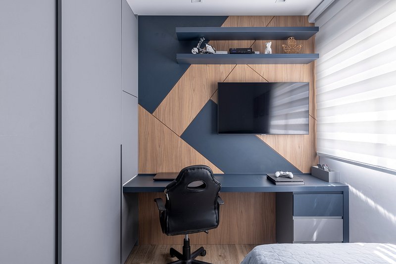 Apartamento tem decoração estilo clássico e tons neutros