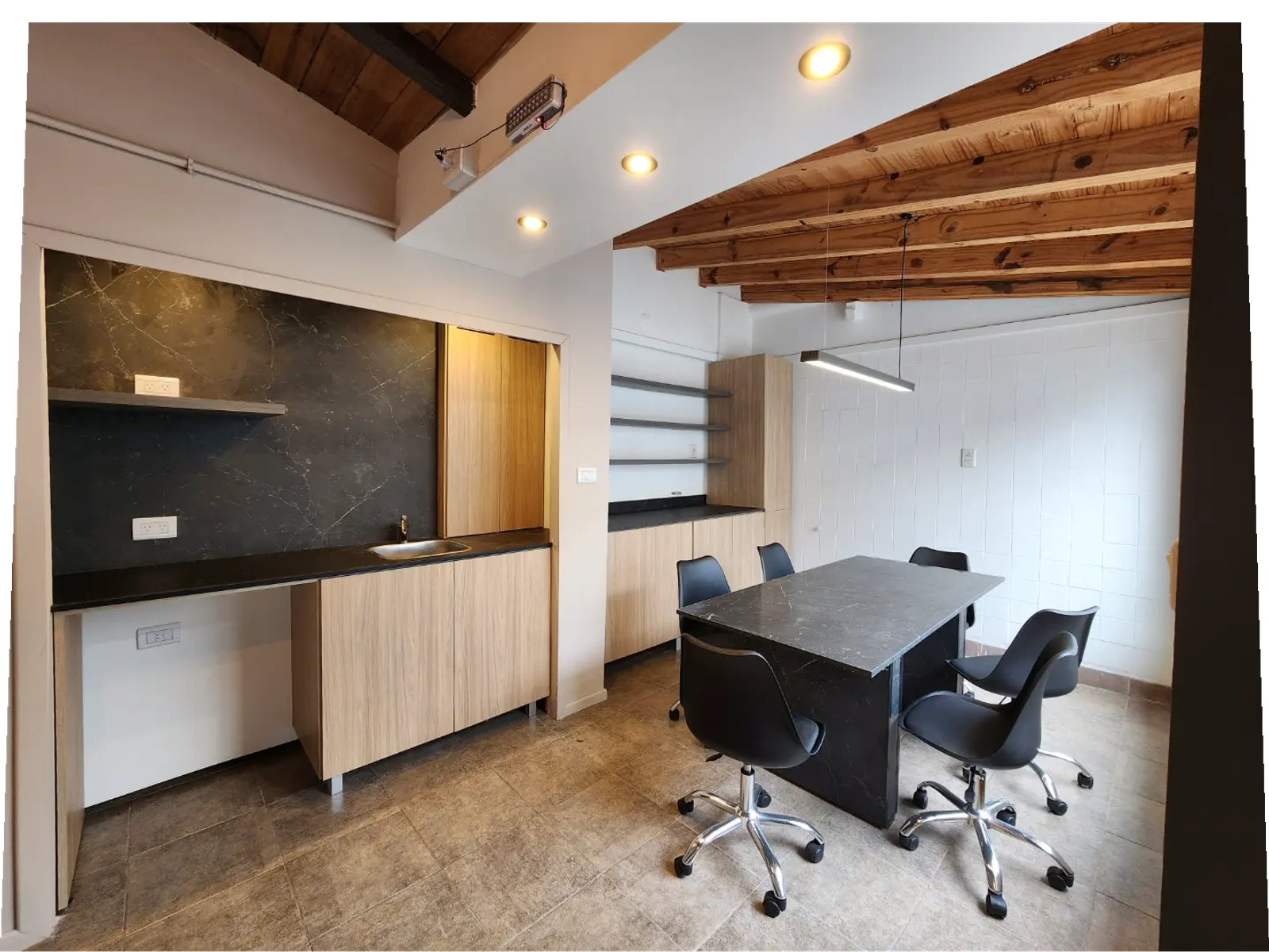 Oficina moderna con comedor integrado y kitchenette — proyecto Taller Pachamama, por Luciana González Anderson, en Salta