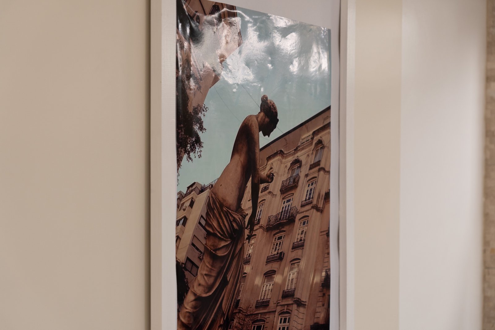 impresión de estatua clásica en pasillo con arco — proyecto Vivienda Palermo , por HEIM ARQUITECTURA INTERIOR , en Palermo Hollywood