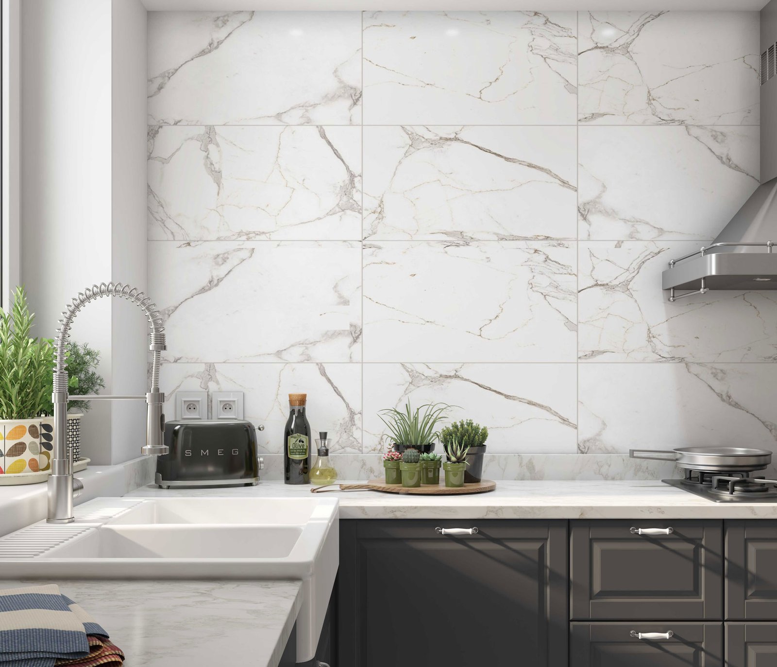 Cocina moderna con pared de mármol, mesada cascada y muebles oscuros — proyecto Piedra, por TENDENZA, en Buenos Aires
