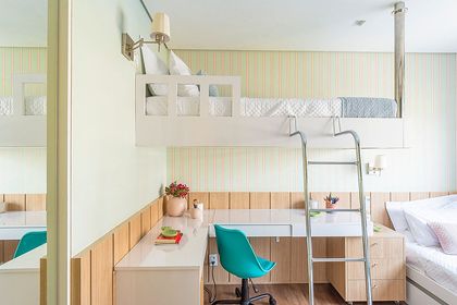 Dormitorio con litera, escritorio integrado y decoración minimalista — proyecto Apartamento Martese I, por Bordin E Soares Interiores