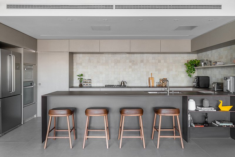 Apartamento de 163m² tem área social ampliada após reforma completa