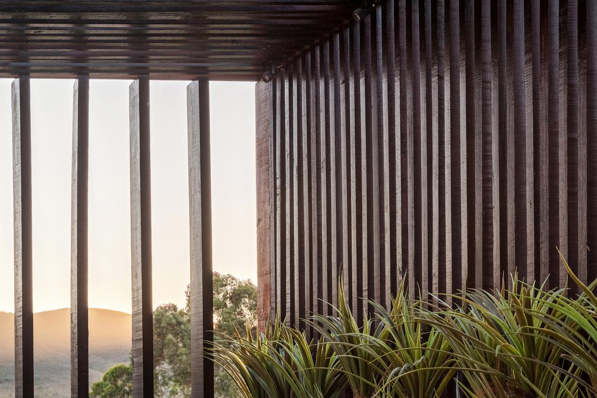 Foto com cor predominante Castanho do Projeto CASA RR por Frederico Bicalho Arquitetura