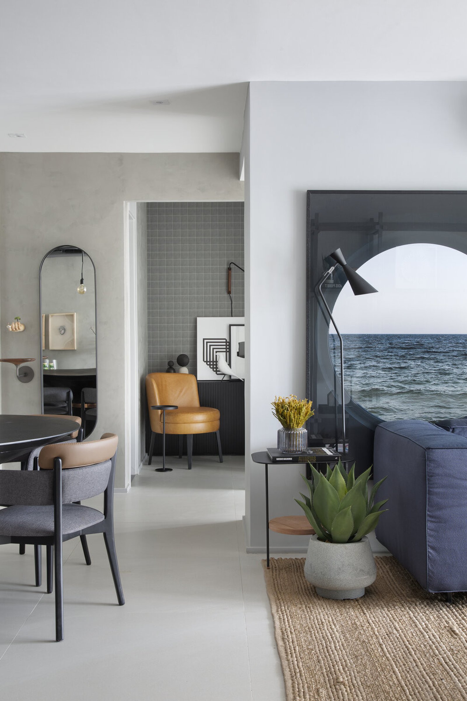 Sala Estilo Minimalista com cor predominante Bege do Projeto Decorado Latitud por Studio Ro-ca
