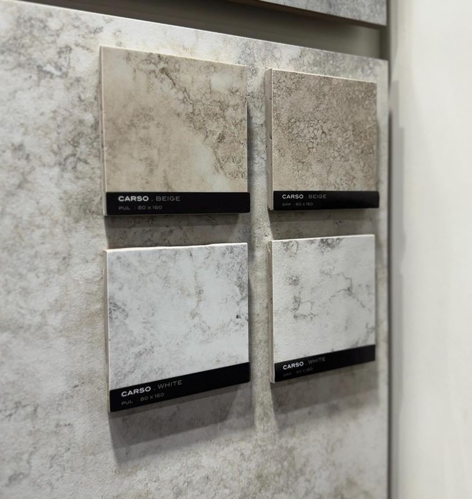 Muestras de baldosas cerámicas en exhibición — proyecto Coverings 2025, por Vite Porcellanato, en Orlando