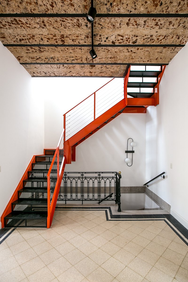 Las escaleras como centro de atención: ¡mirá proyectos inspiradores!