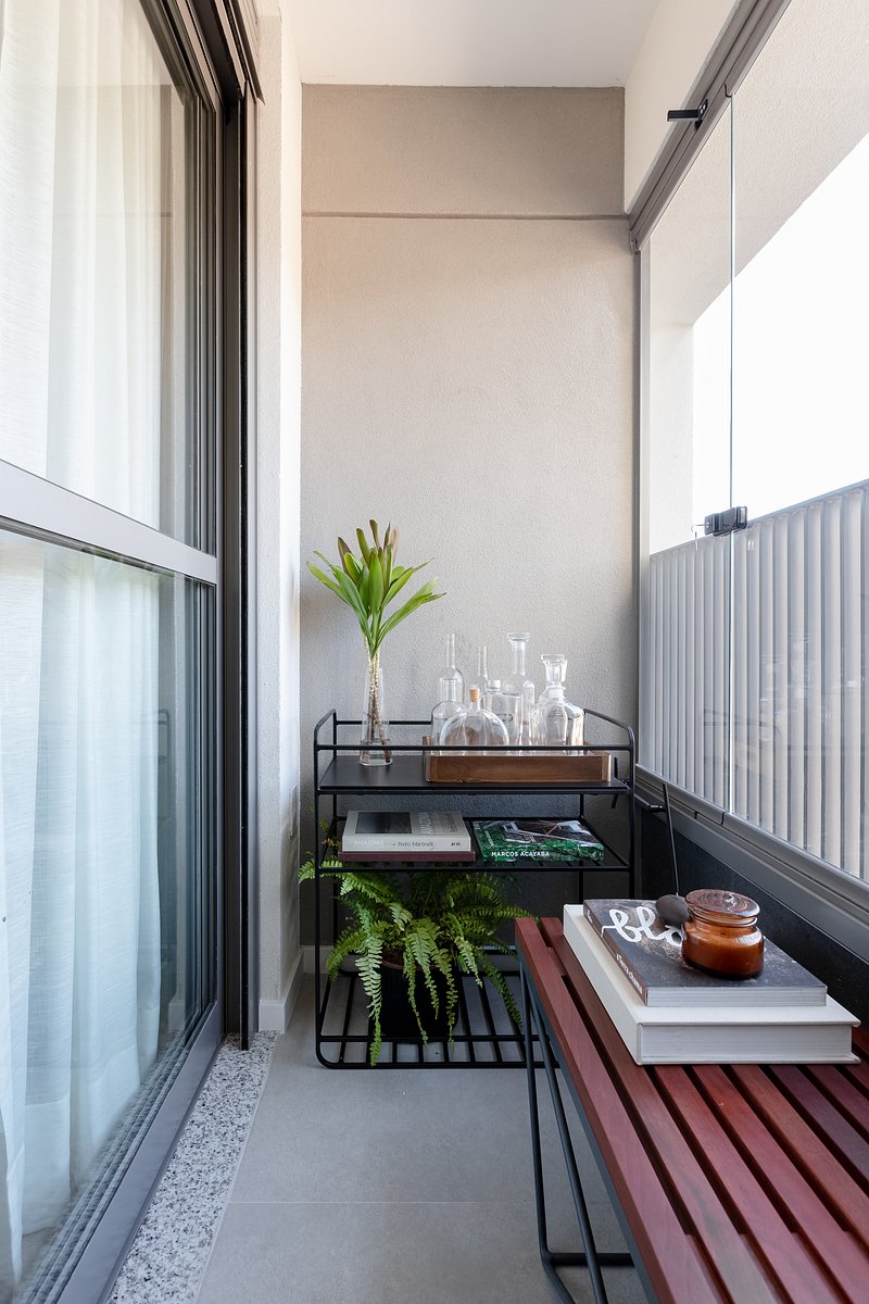 Estúdio de 30m² é reformado e ganha decoração moderna tons de verde e muito conforto