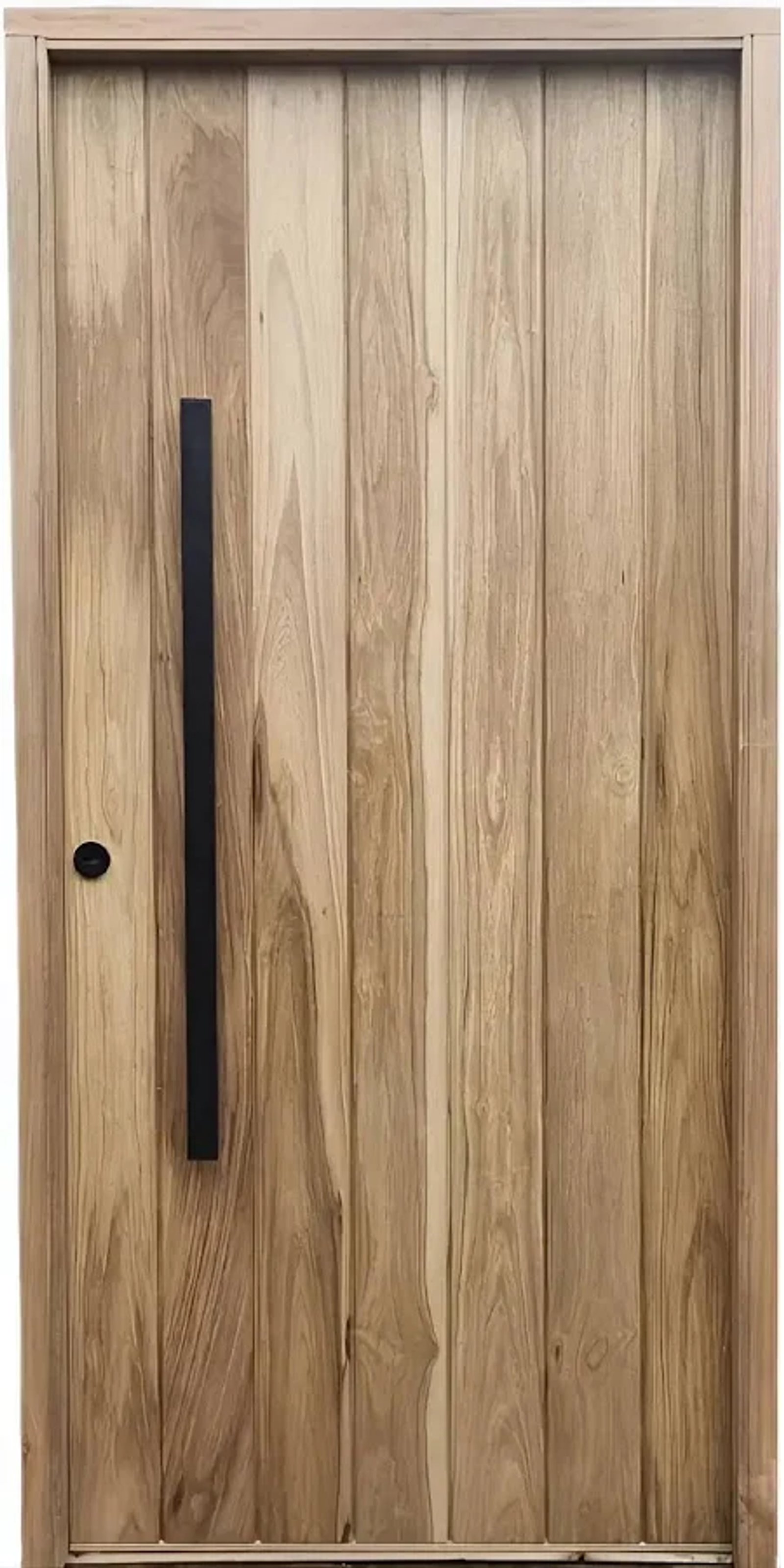 Porta moderna de madeira com detalhes minimalistas e veios naturais — projeto cerro Catedral, por carpintería Rubilar, em San Carlos de Bariloche