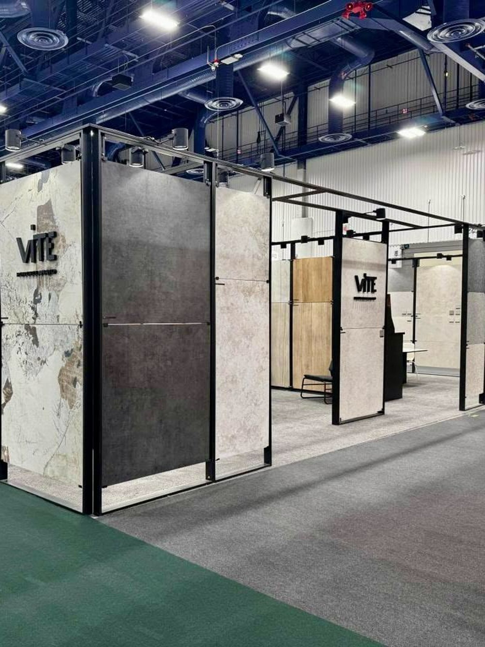 exhibición de baldosas de gran formato — proyecto Coverings 2026, por Vite Porcellanato, en Las Vegas
