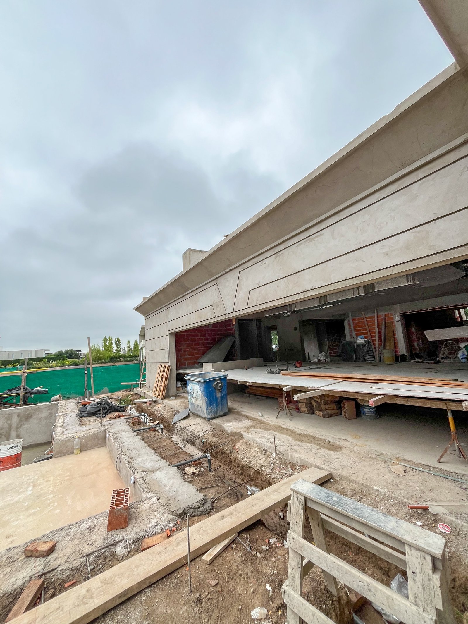 fachada moderna en construccion con detalles de hormigon — proyecto Obra VRV Terravista, por Climatizacion HD, en Av. Gaona