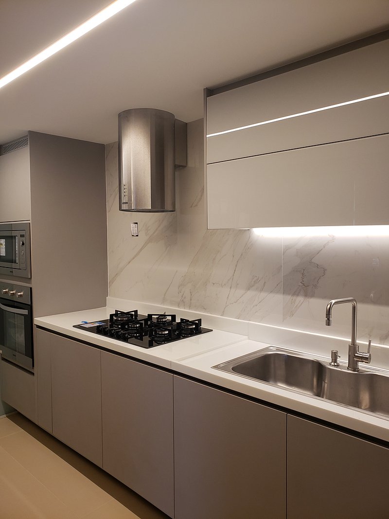 Dicas de como fazer uma cozinha pequena parecer ampla