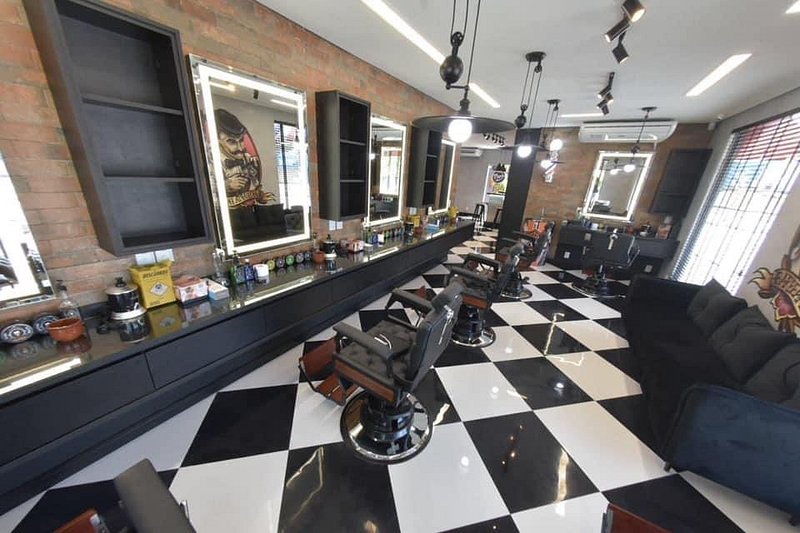 Reforma completa: Barbearia renovada com modernidade e estilo