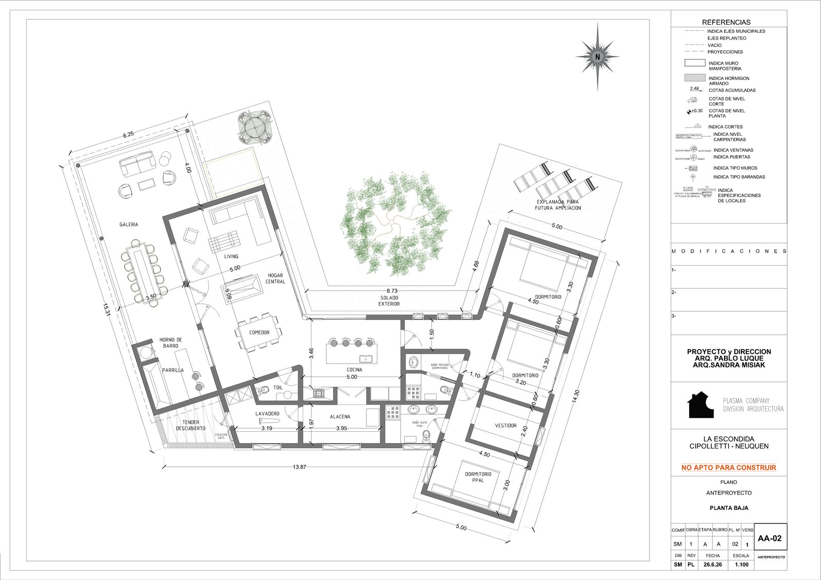 Plano de casa moderna con patio central y grandes ventanales — proyecto La escondida, por Plasma co, en Neuquen