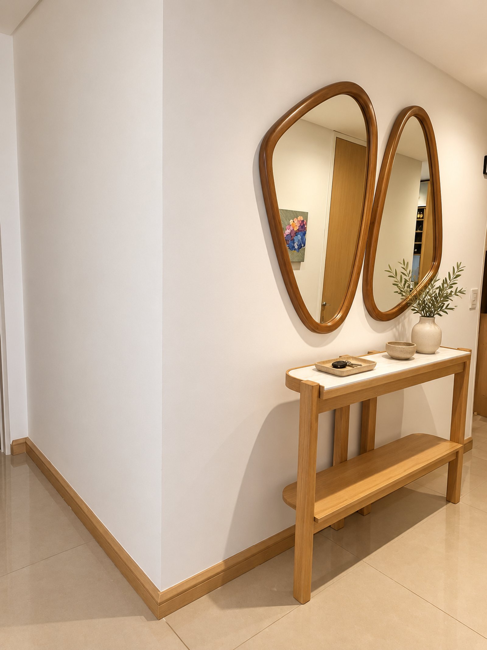 Espejos orgánicos y consola minimalista en pasillo moderno — proyecto Proyecto Andonaegui - Diseño y ejecución integral living, por MJS INTERIOR DESIGNER, en Andonaegui