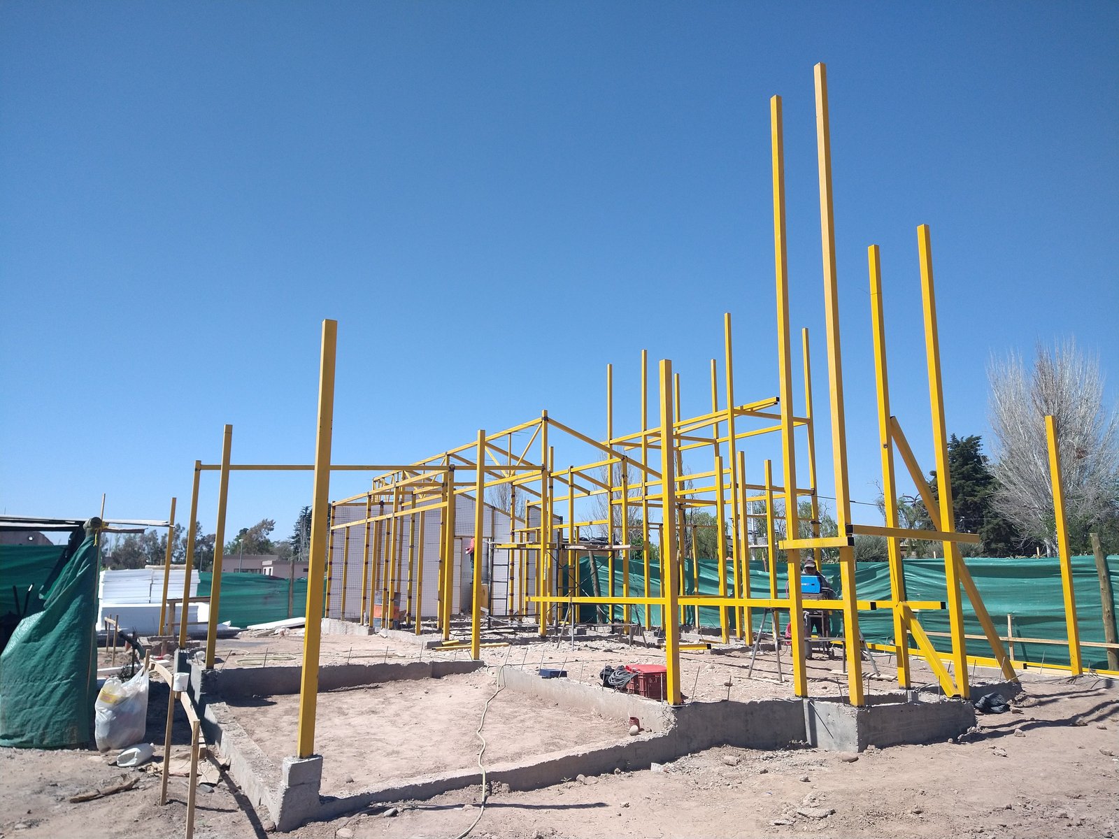 Estructura metálica de obra en construcción — proyecto Proyecto R-M, por TERROC, en Maipú