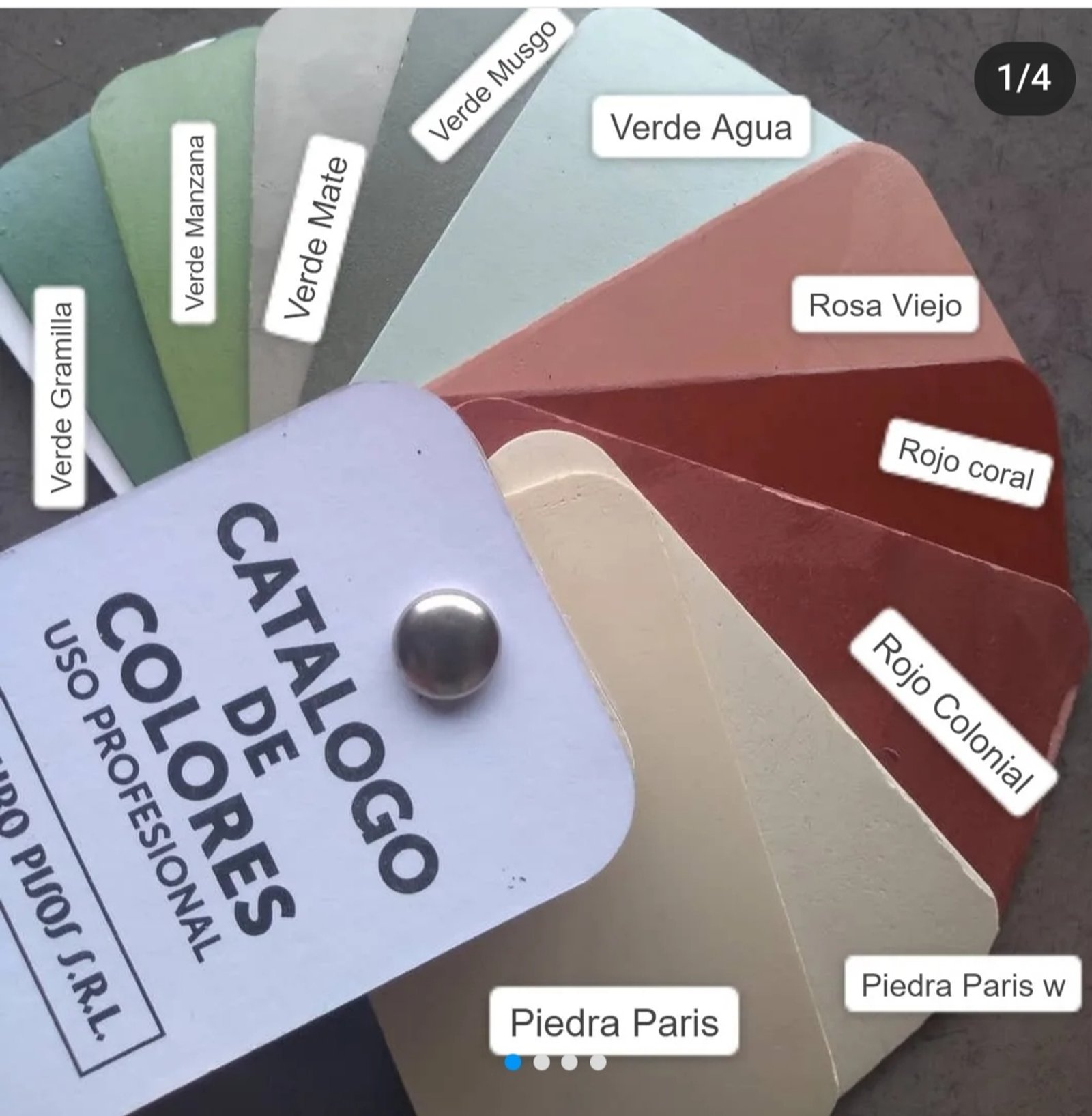 abanico de muestras de colores, verde, rosa y rojo — proyecto Microcemento Diego orosco , por Microcemento alizados Dieguito , en Virrey del Pino