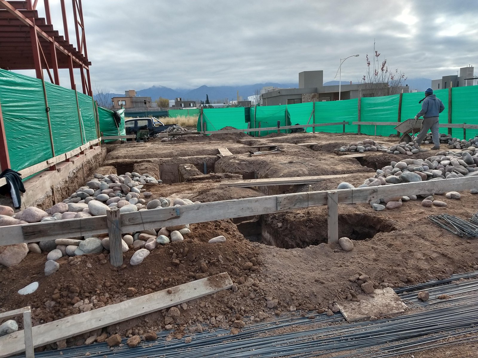 obra en construcción cimientos estructuras metálicas — proyecto Proyecto A-F, por TERROC, en Luján de Cuyo