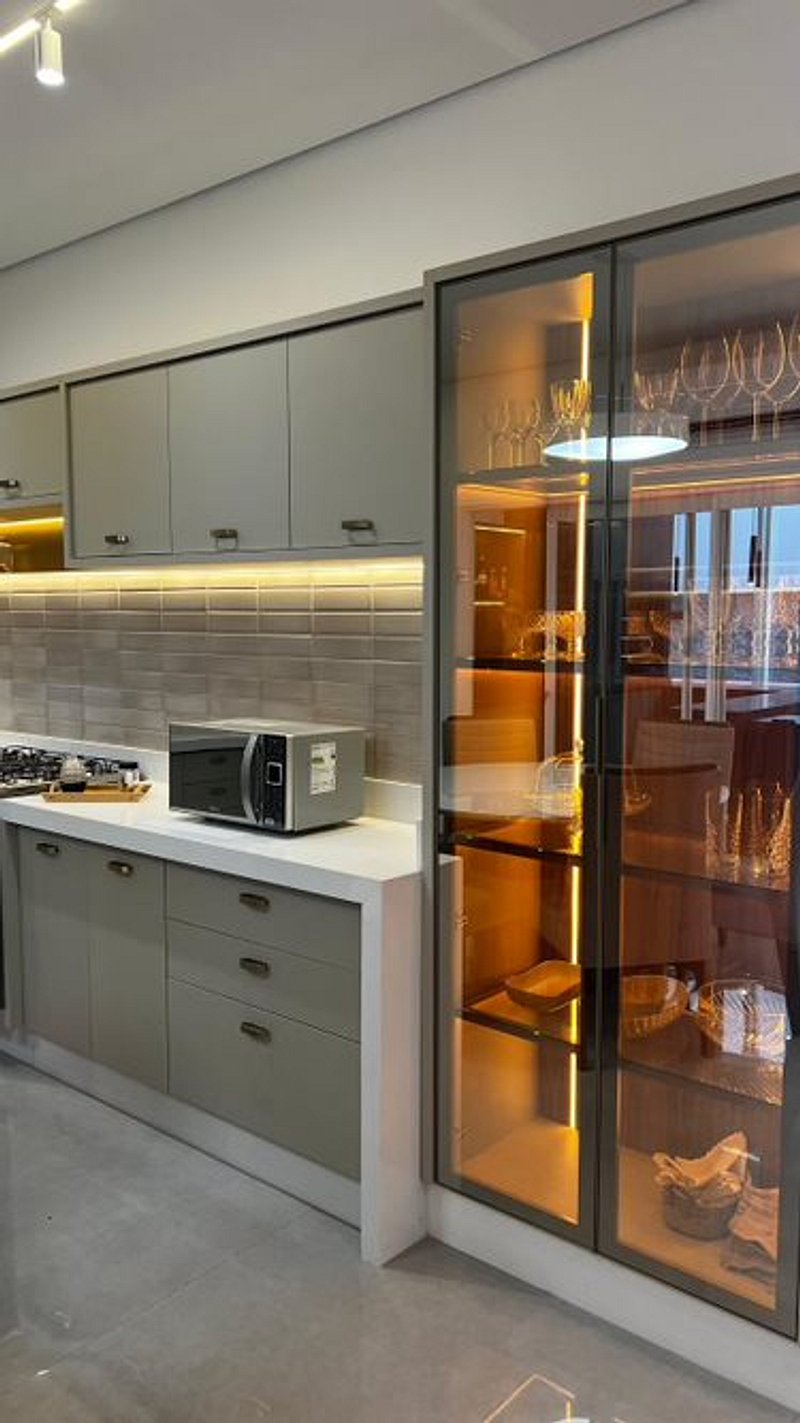 Cozinha compacta e espaço gourmet para receber os amigos