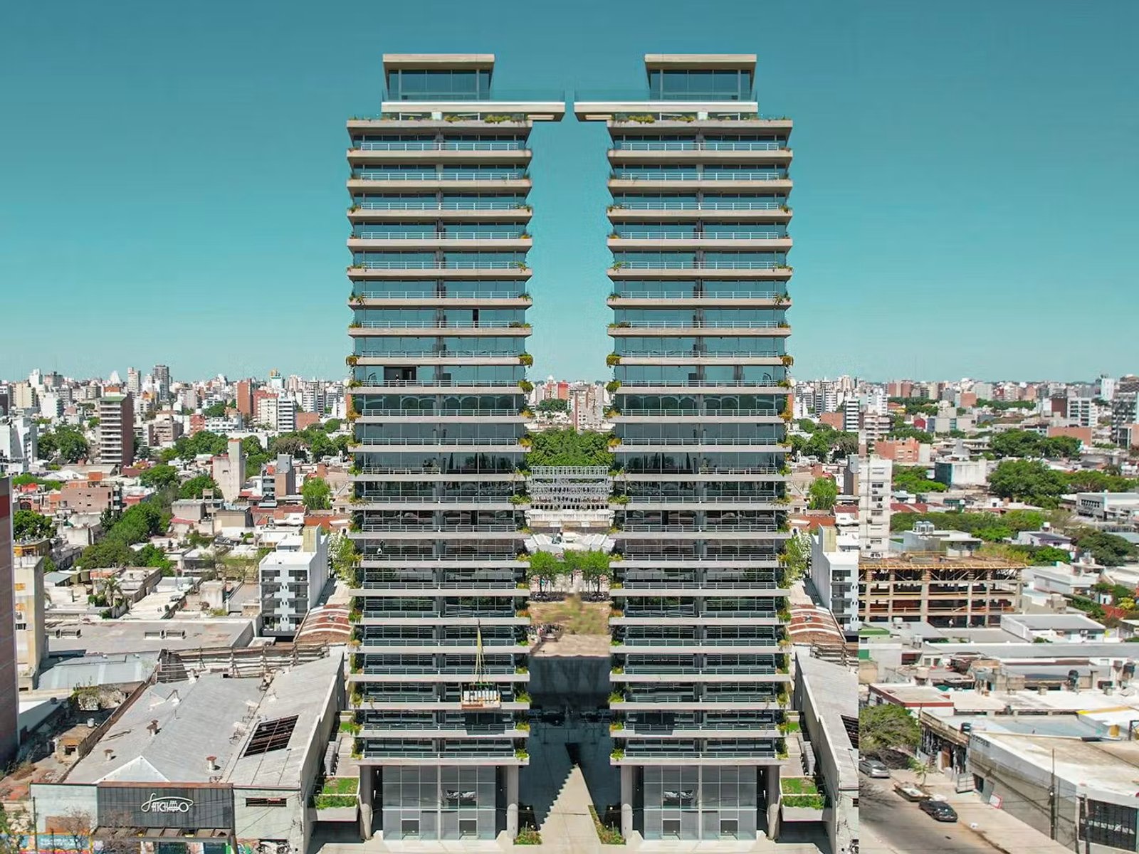 Dos imponentes torres modernas gemelas con fachada de vidrio y hormigón — proyecto Costavia, por Quento, en Av. Rivadavia 2569