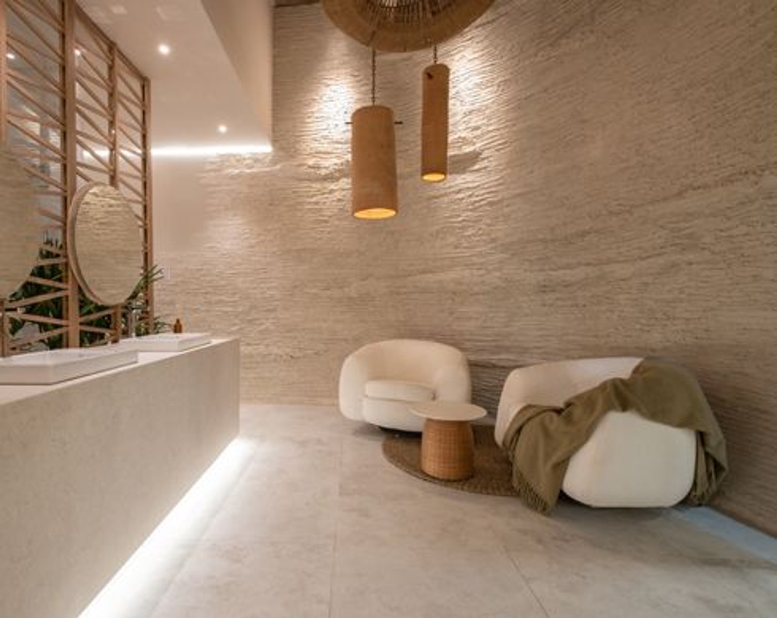 Baño moderno boho con textura de piedra y asientos curvos — proyecto Casa Foa Córdoba 2025, por Vite Porcellanato, en Ciudad de Córdoba