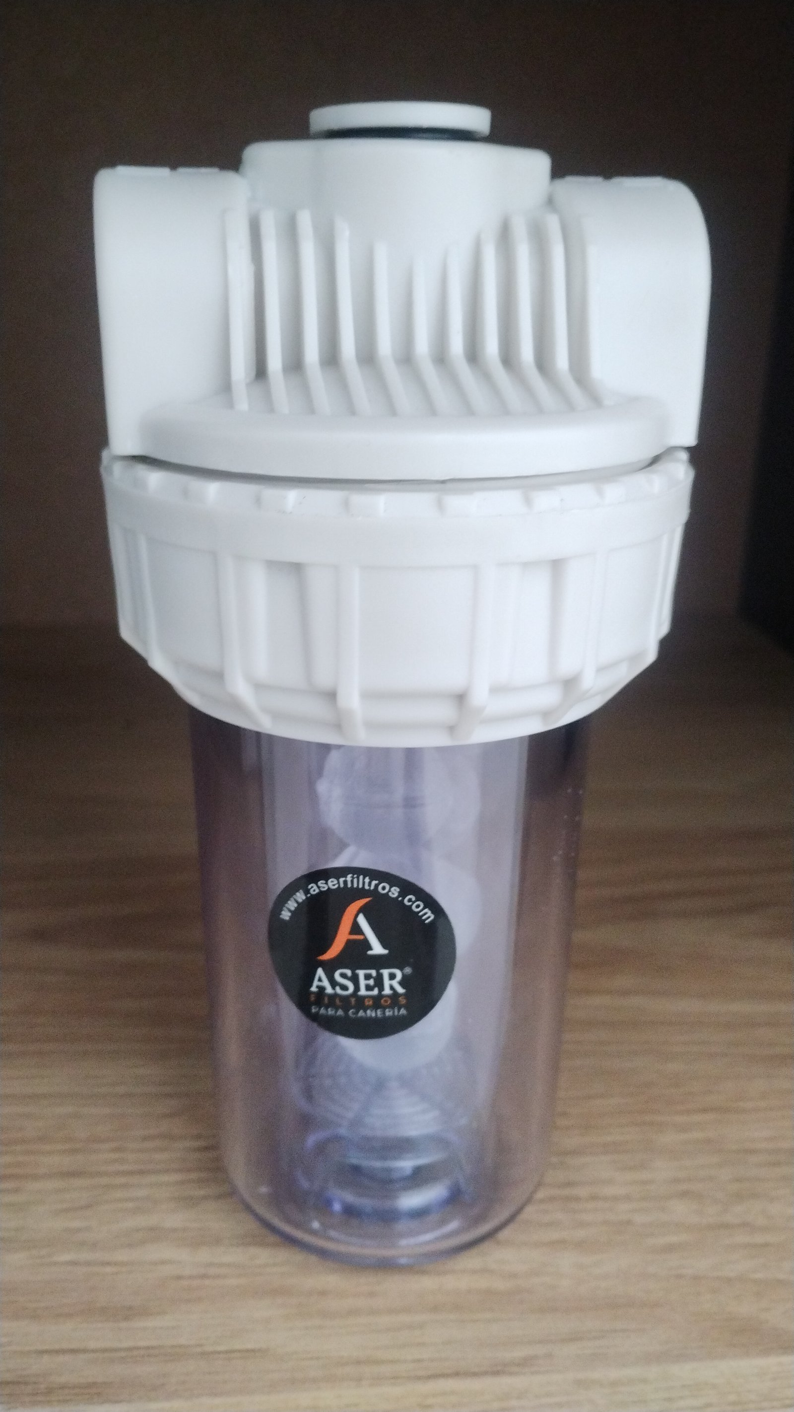 carcasa blanca de filtro de agua con envase transparente — proyecto Filtros Antisarro , por M&E Calefacción Alejandro Simón , en Mar del Plata