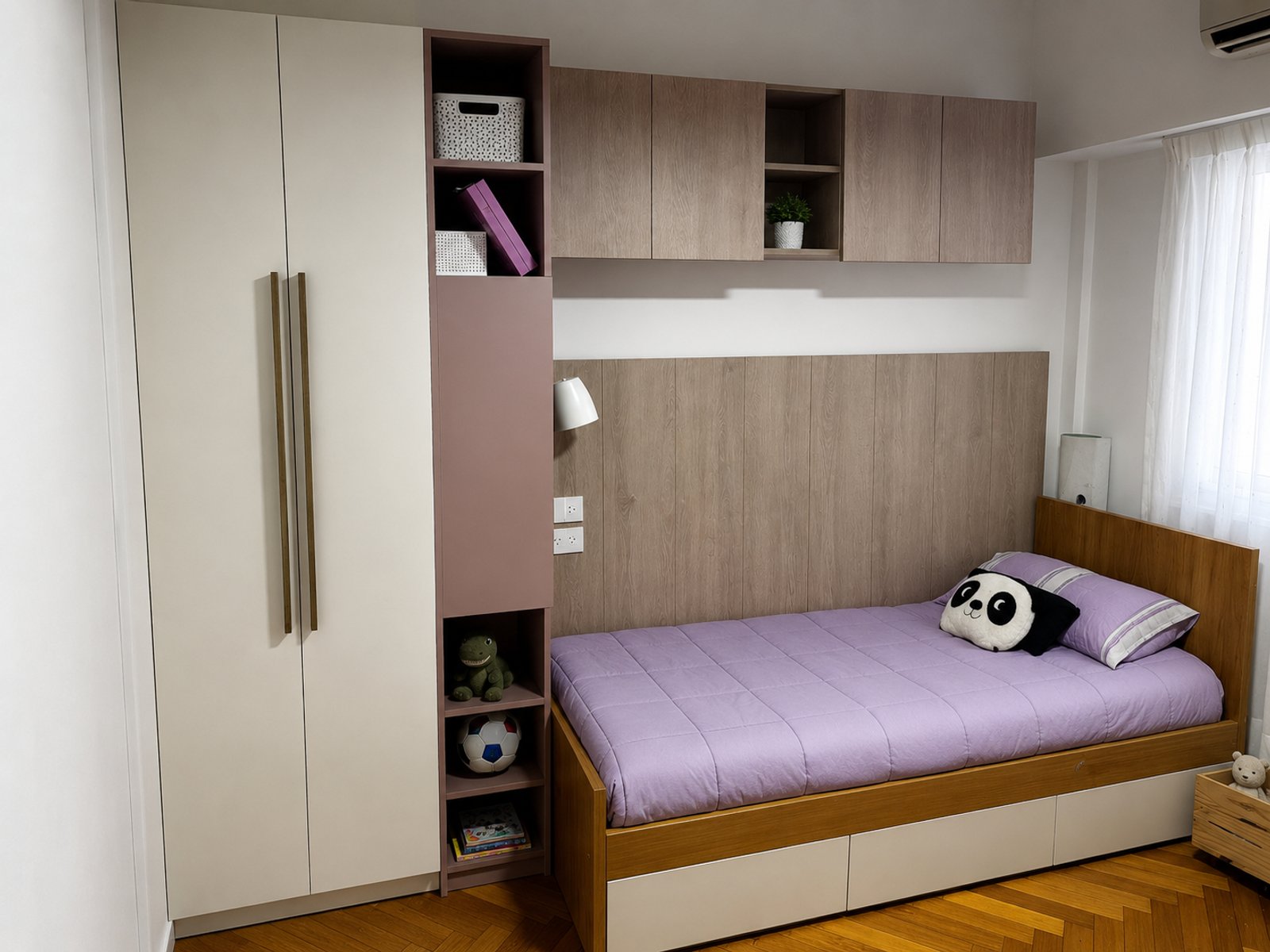 Dormitorio moderno con armario empotrado y cama lavanda — proyecto Dormitorio infantil, por Casa Fi, en Villa Devoto