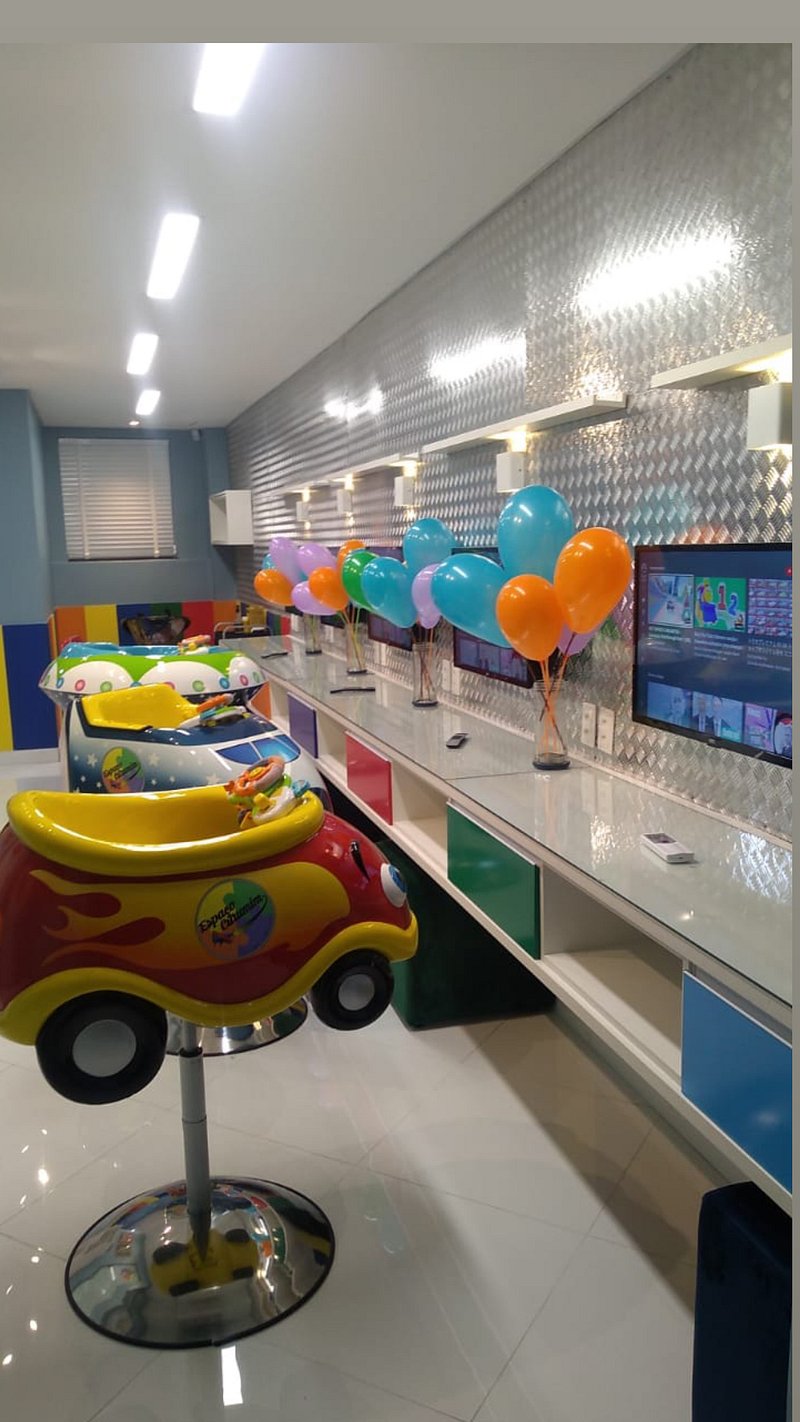 Reforma completa: Barbearia renovada com modernidade e estilo