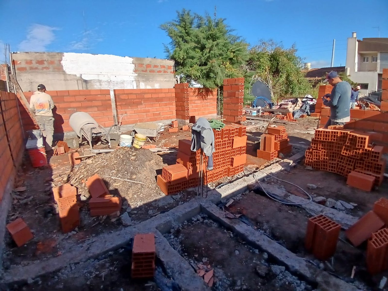 construcción de casa de ladrillos a la vista — proyecto Quincho G+G, por Sep Arquitectura , en La Plata