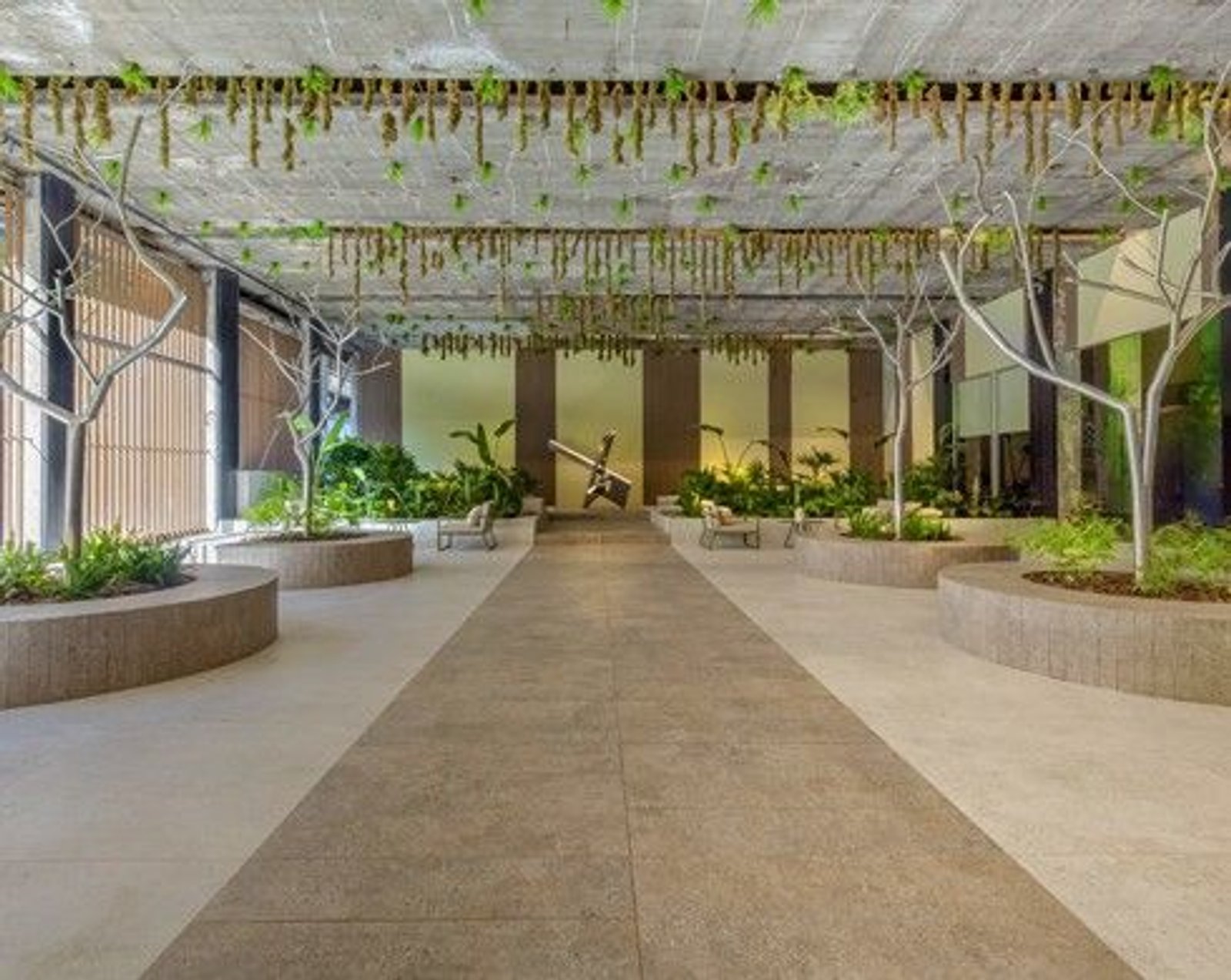 espacio semi-exterior con vegetación colgante y hormigón — proyecto Casa Foa Edificio del Plata, por Vite Porcellanato, en Buenos Aires