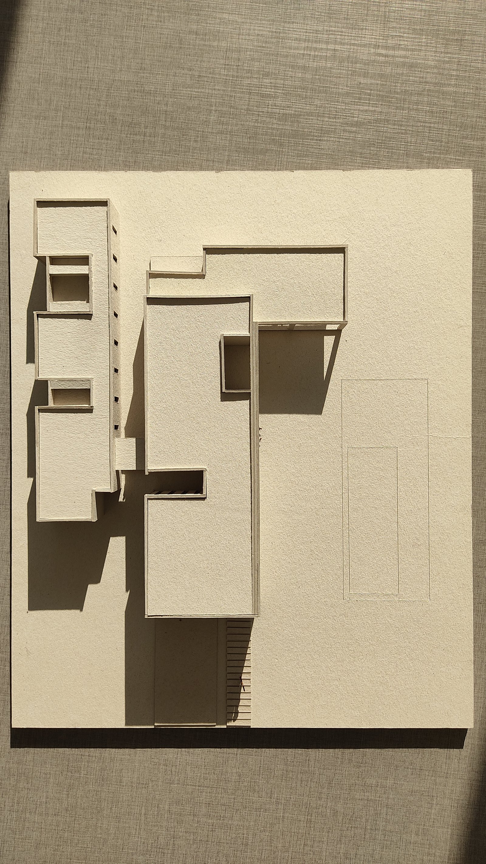 maqueta de casa moderna de hormigón y vidrio — proyecto Casa Del Limonero, por WILSON ARQUITECTURA, en Presidente Derqui