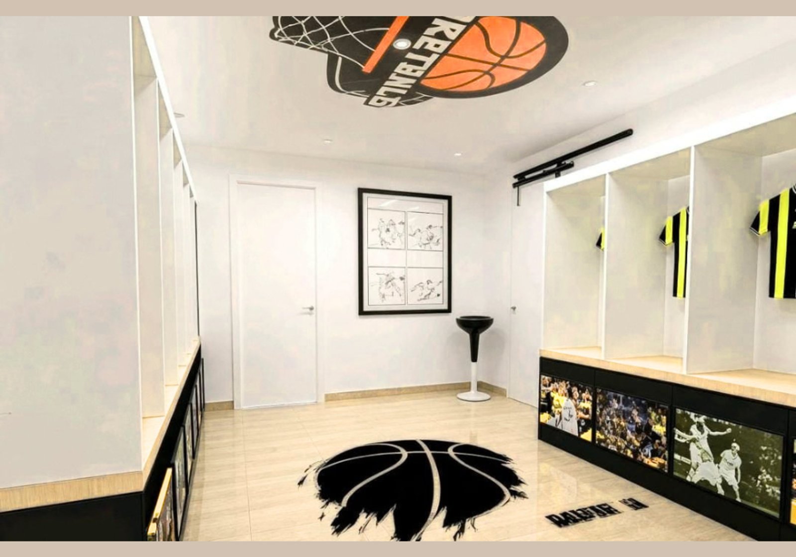 local comercial temático de básquet con estanterías — proyecto Vestuario Olimpo de Bahía Blanca (Básquet), por FA DISEÑO Y AMBIENTACION, en Bahía Blanca
