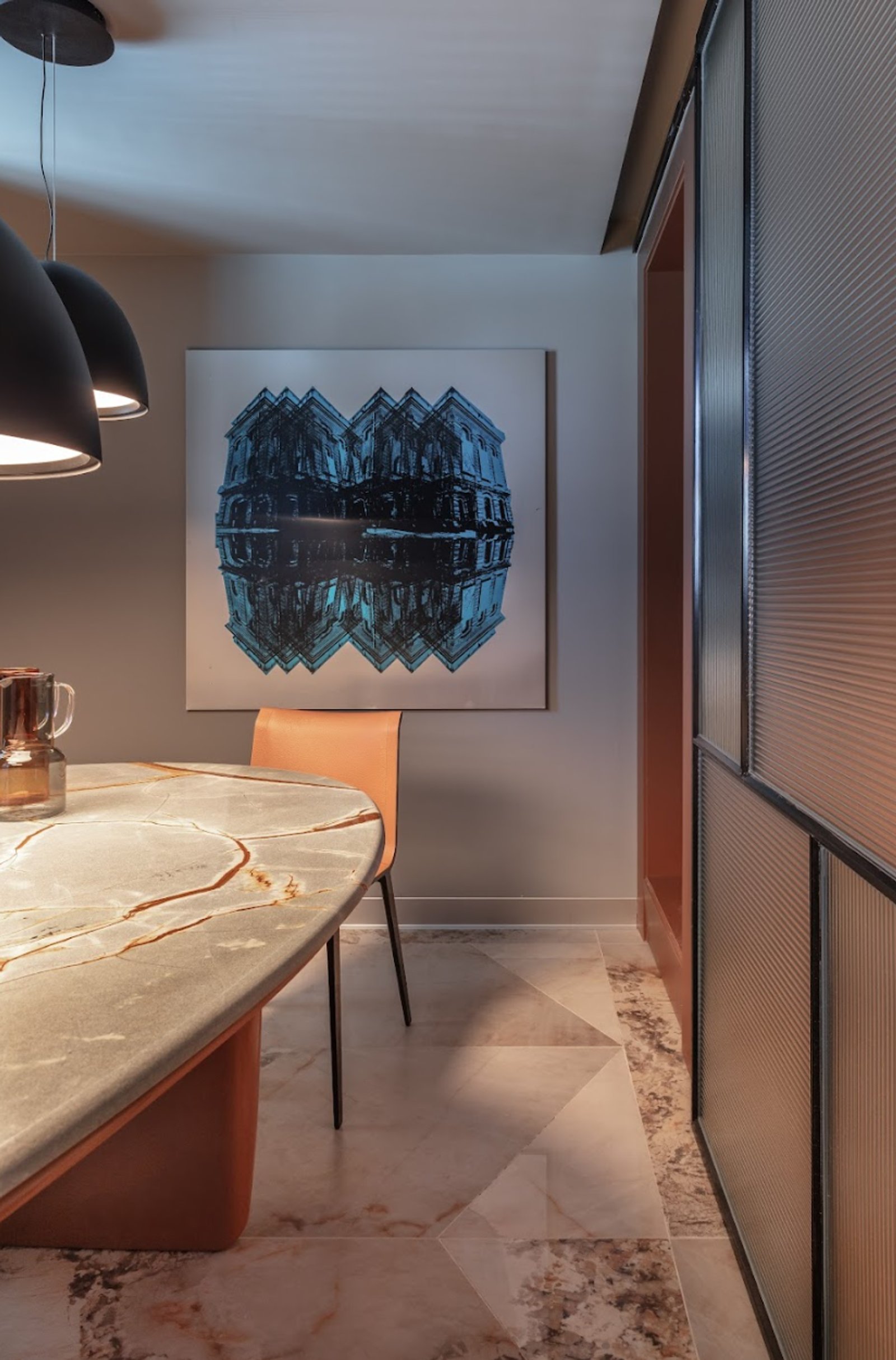 Comedor moderno con mesa ovalada de mármol y luces colgantes negras — proyecto Adriana Randazzo, por San Lorenzo Design, en Cam. de los Remeros 1585