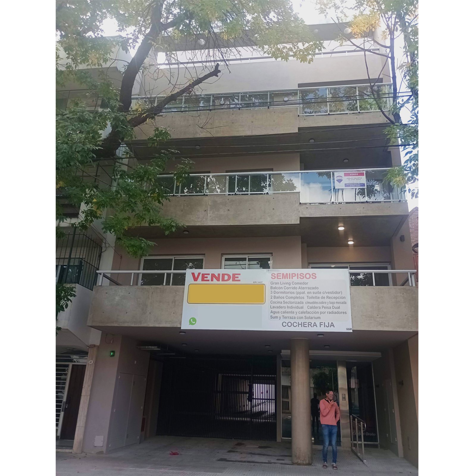 fachada comercial moderna com lojas e garagens — projeto Edificio Nicasio Oroño, por ASIA - arquitectura, em Caballito