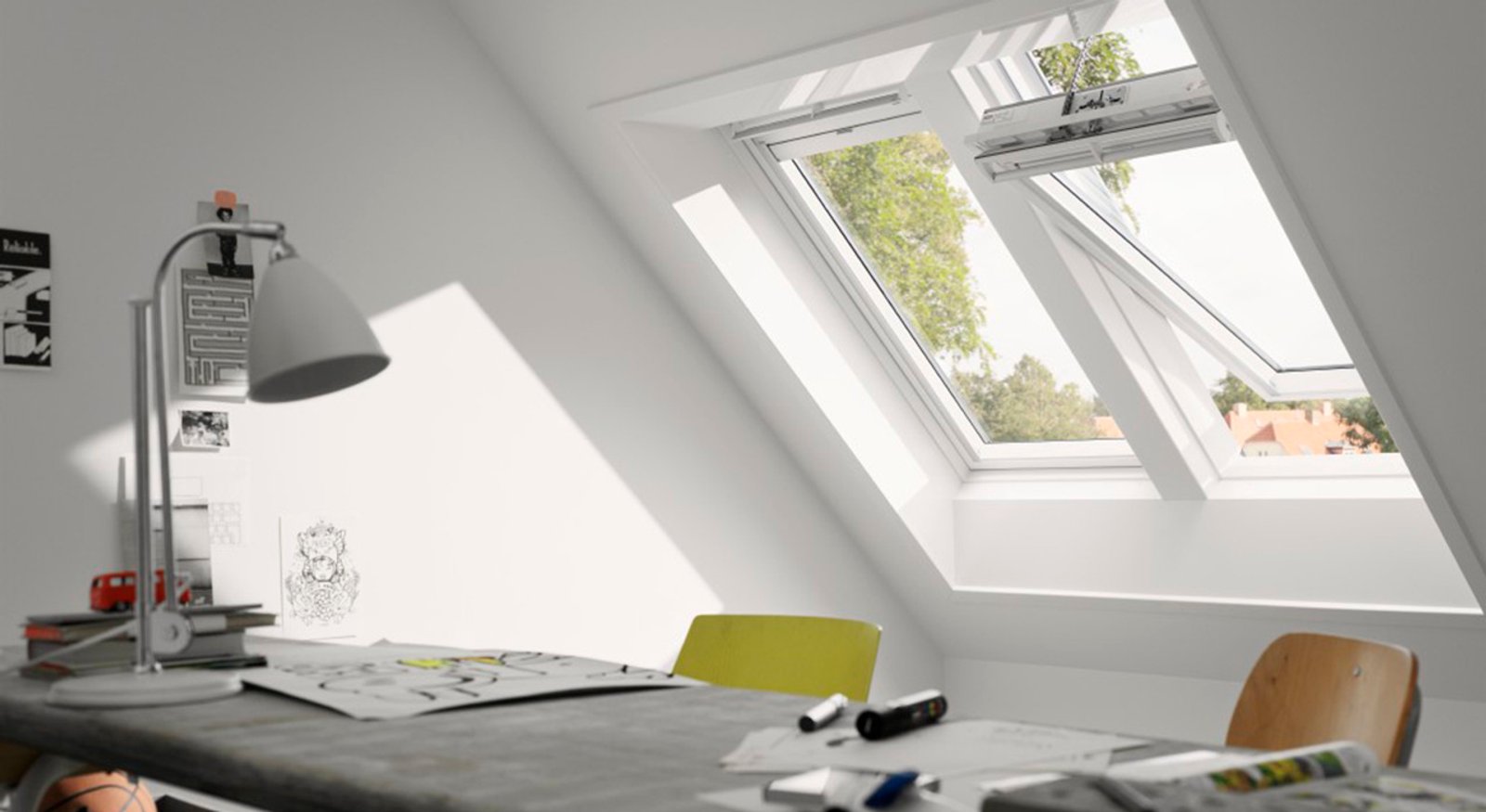 Oficina abuhardillada con tragaluces y luz natural — proyecto Oficina en casa, por VELUX