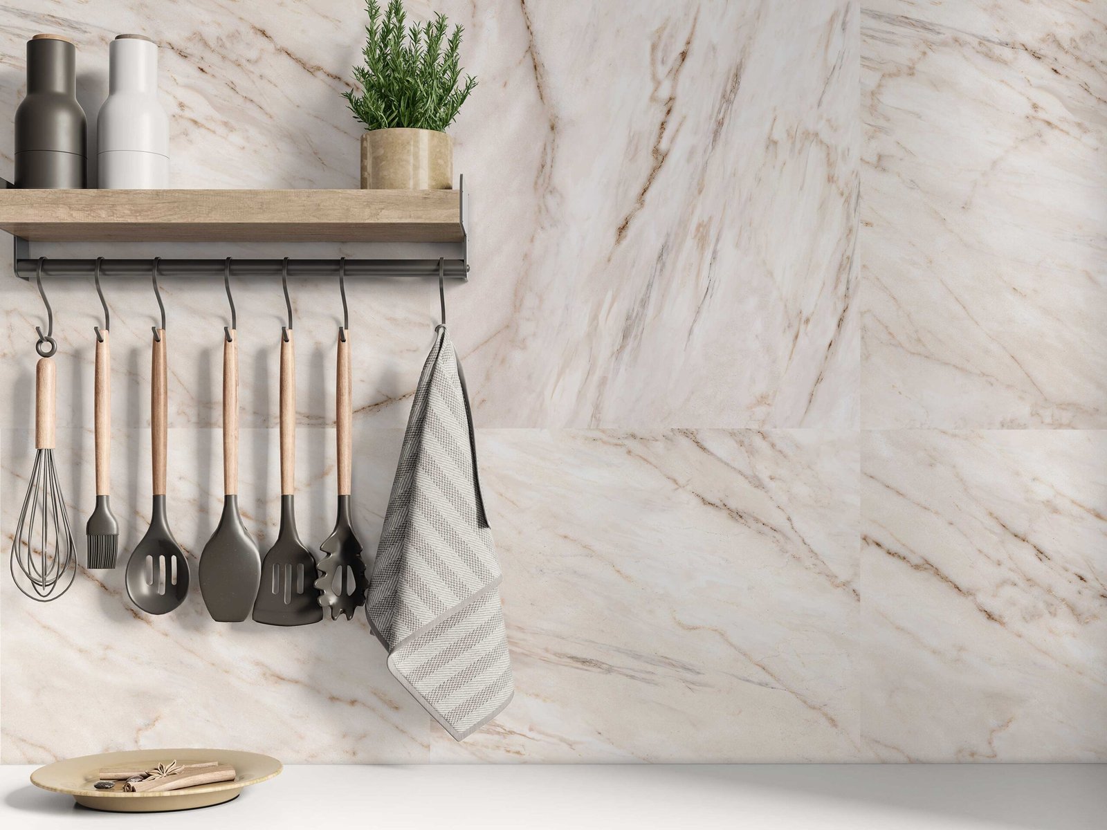 Cozinha moderna com parede de mármore bege e utensílios pendurados — projeto Marmol, por Cerámica Cañuelas
